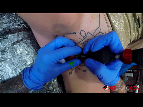 ❤️ tattooed ທີ່ສຸດ Hottie Sully Savage ໄດ້ຮັບ tattoo ສຸດ clitoris ຂອງນາງ ☑ ແຕ່ໜັງໂປ້ ຢູ່ຄອມ lo.hentaiser.ru ❌❤